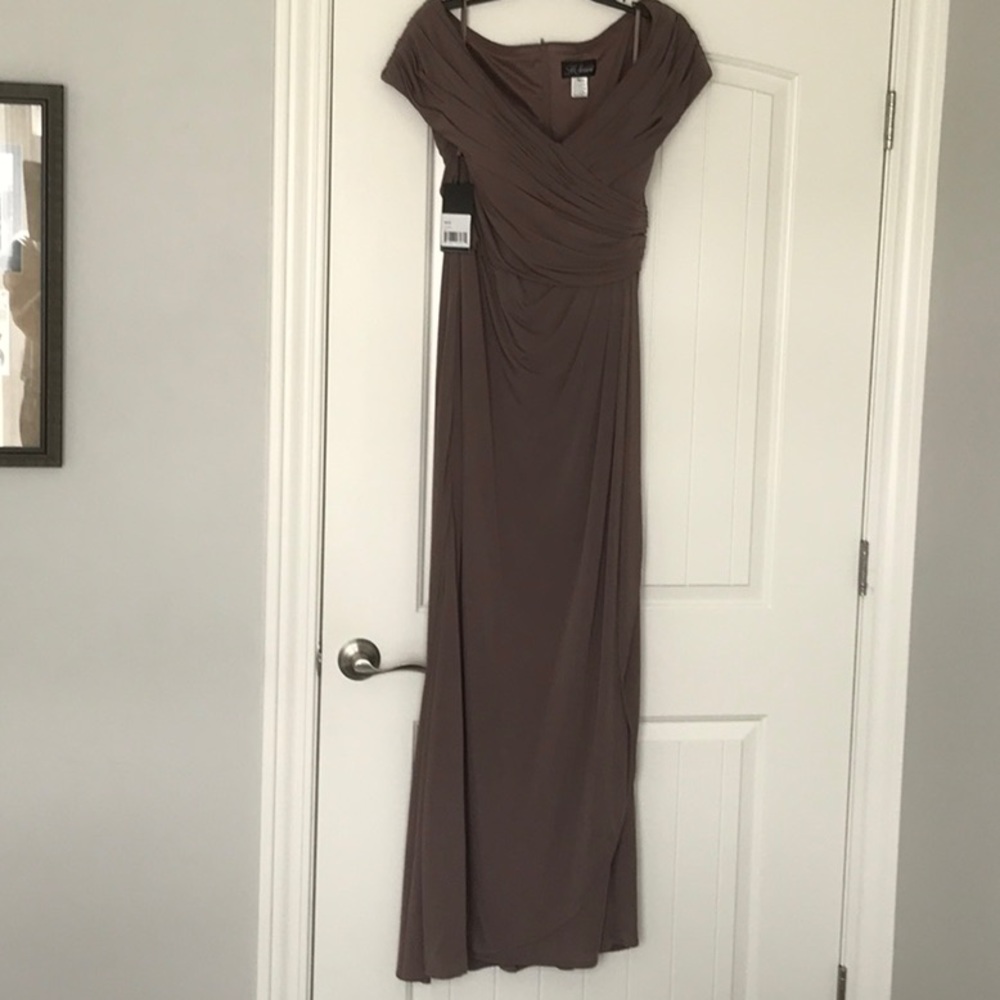 Ruched Jersey Column Gown
LA FEMME